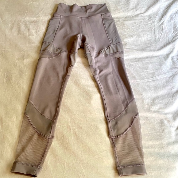 Lululemon mesh leggings with pockets - Picture 3 of 6
